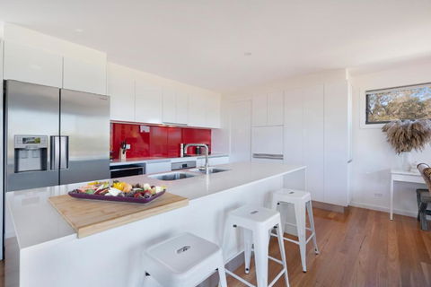 EAST52A - Lake Views - Sydney 4u 2