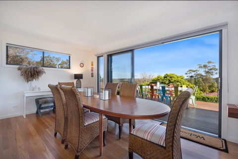 EAST52A - Lake Views - Sydney 4u 3