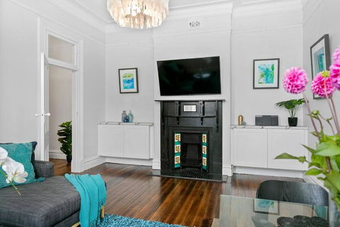 EDW19 - Stylish 2-Bed, 2-Bath Townhose In Drummoyne - Sydney 4u 2