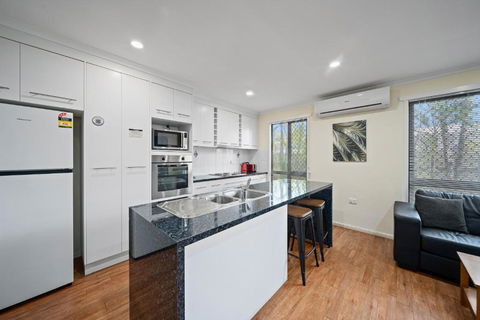 Emerald Motel Apartments - Sydney 4u 1