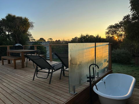 Enjoy A Renovated Retreat With Outdoor Bath - Sydney 4u 0