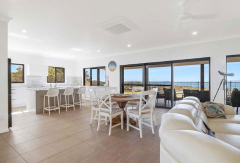 ESCAPE WITH A VIEW - Accommodation Sydney 0