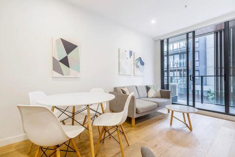 Executive Comfort Living Near La Trobe & RMIT Uni - Sydney 4u 1