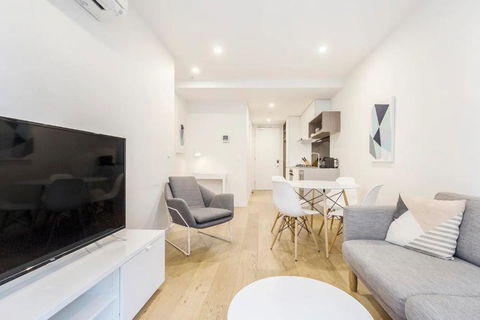 Executive Comfort Living Near La Trobe & RMIT Uni - Sydney 4u 0