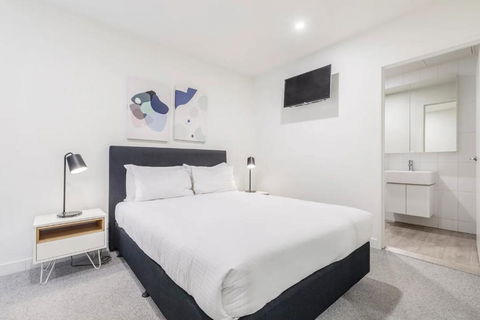 Executive Comfort Living Near La Trobe & RMIT Uni - Sydney 4u 3