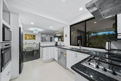 Equitice Winter Moonlight Villa - Sydney 4u 2
