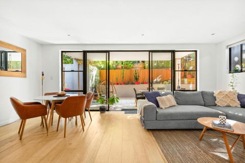 Fab Bondi 2-Bed With Courtyard & Alfresco Dining - Accommodation Sydney 0