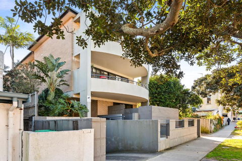 Fab Bondi 2-Bed With Courtyard & Alfresco Dining - Accommodation Sydney 4