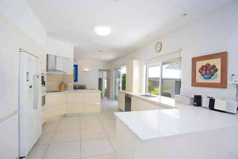 Family Living In The Heart Of Noosa, Noosa Heads - Sydney 4u 3