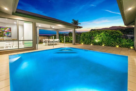 Family Paradise Elegant 4BR King Bed Heated Pool And BBQ - Sydney 4u 0