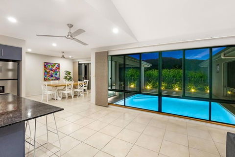 Family Paradise Elegant 4BR King Bed Heated Pool And BBQ - Sydney 4u 3