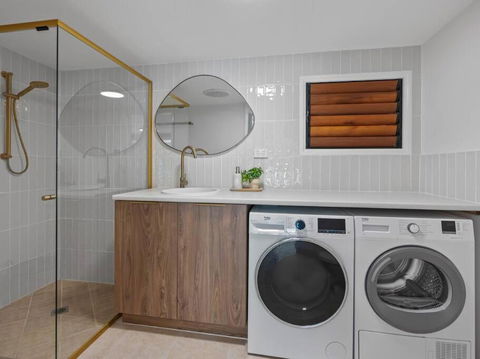 Family Shores - Beachfront Bliss - Sydney 4u 4