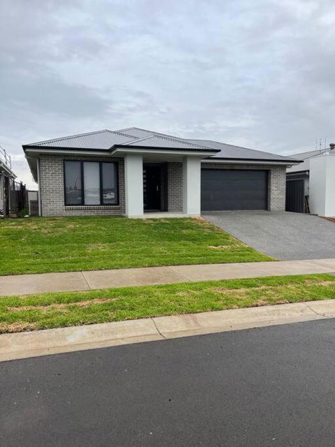 Family Size New Home! - Sydney 4u 0