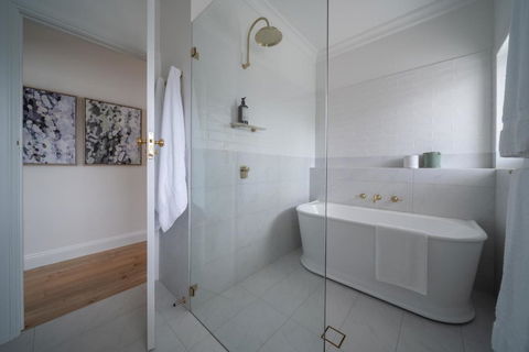 Field Street Cottages - 2 Bedroom House - Centrally Located Luxury - Sydney 4u 4