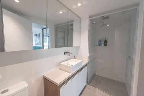 FV Peppers 2BR 2BA W Parking, Shared Spa, Gym, Pool - Accommodation Sydney 3