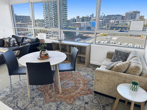 G901S - Bright Zetland Escape With City Views - Sydney 4u 0