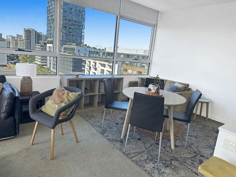 G901S - Bright Zetland Escape With City Views - Sydney 4u 2