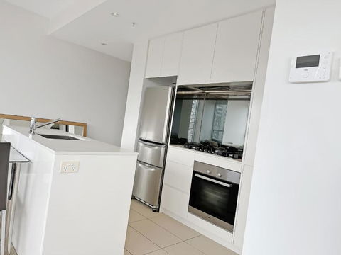 G901S - Bright Zetland Escape With City Views - Sydney 4u 3