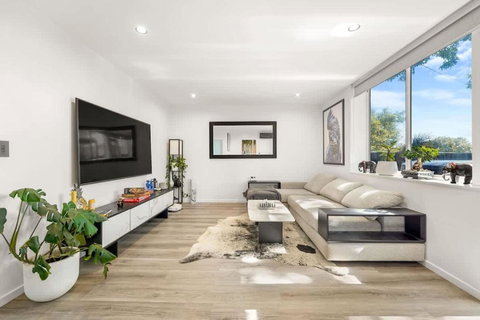 Gardenvale Prize With Private Courtyard Plus Parking - Accommodation Sydney 0