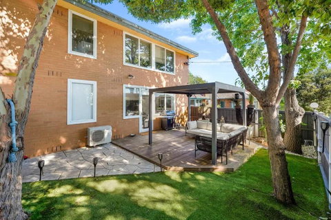 Gardenvale Prize With Private Courtyard Plus Parking - Accommodation Sydney 1