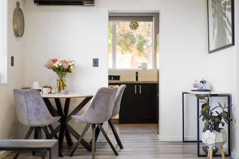 Gardenvale Prize With Private Courtyard Plus Parking - Accommodation Sydney 2