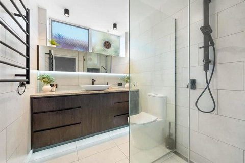 Gardenvale Prize With Private Courtyard Plus Parking - Accommodation Sydney 3