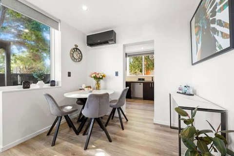 Gardenvale Prize With Private Courtyard Plus Parking - Accommodation Sydney 4