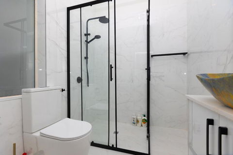 Glenelg North Modern Studio, QBed,Wifi, Pet - Accommodation Sydney 4