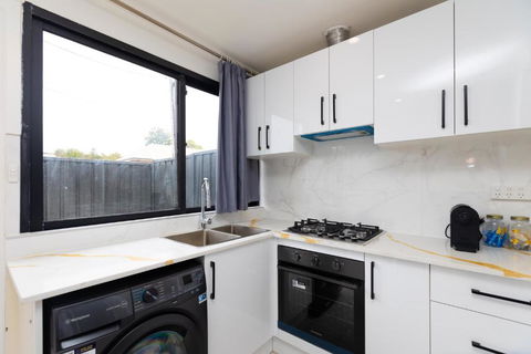 Glenelg North Modern Studio, QBed,Wifi, Pet - Accommodation Sydney 2