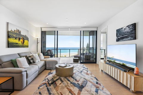 Glorious Ocean Views 2-Bed Pool & Amenities - Accommodation Sydney 0