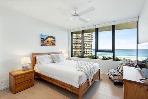 Glorious Ocean Views 2-Bed Pool & Amenities - Accommodation Sydney 2