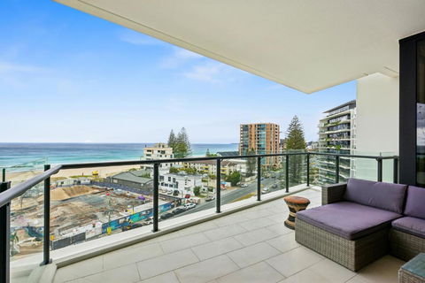 Glorious Ocean Views 2-Bed Pool & Amenities - Accommodation Sydney 4