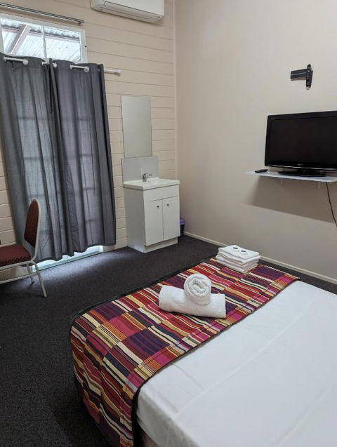 GRAND CENTRAL HOTEL PROSERPINE - Sydney 4u 3