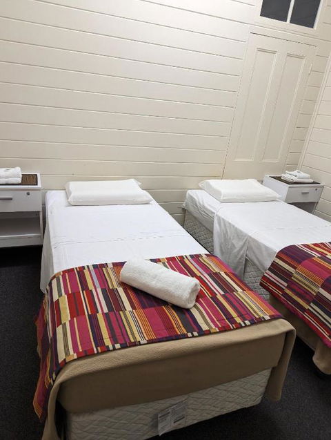 GRAND CENTRAL HOTEL PROSERPINE - Sydney 4u 4