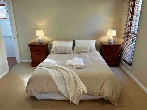 Grand Retreat In Peaceful Street - Accommodation Sydney 2
