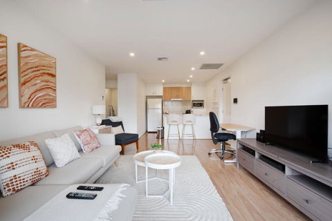 Ground Level 1-Bed: Courtyard & Alfresco Dining - Sydney 4u 0