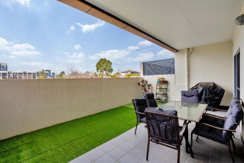 Ground Level 1-Bed: Courtyard & Alfresco Dining - Sydney 4u 3