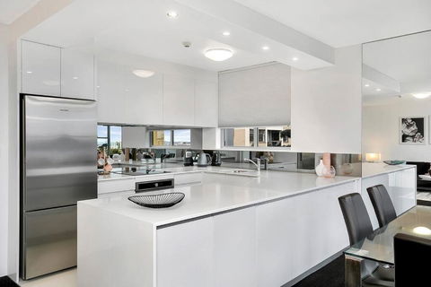 HARIS - Modern 2BR Apartment With Views - Accommodation Sydney 1