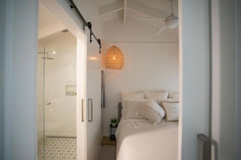Gumnut Cottage Gippsland - Tiny Romantic Escape W King Bed Mountain Views - Sydney 4u 4