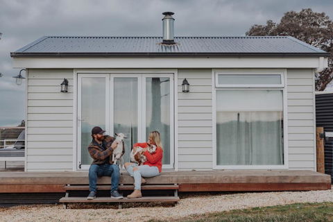 Gumnut Cottage Gippsland - Tiny Romantic Escape W King Bed Mountain Views - Sydney 4u 1