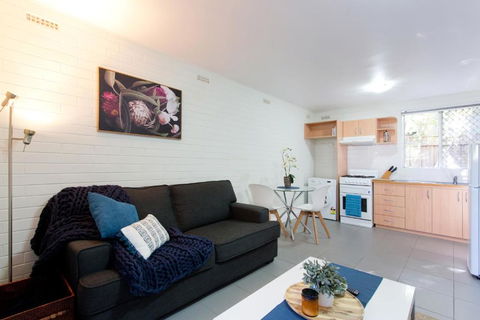 Hensman 5 - 1BRM Unit With Courtyard & Parking - Accommodation Sydney 0