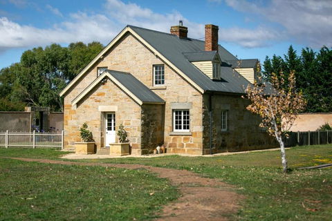 Historic Sandstone Ross Farmhouse - Sydney 4u 0