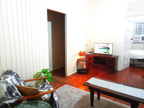 Home At The Beach In Ingham - Sydney 4u 1