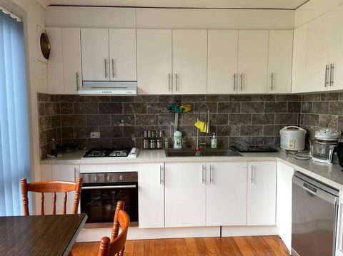 Home In Laverton 19 Minutes To Melbourne CBD - Sydney 4u 3