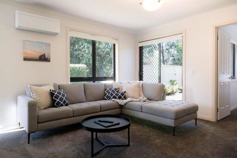 Homely Unit Located Near The City With Parking And Wifi - Sydney 4u 0