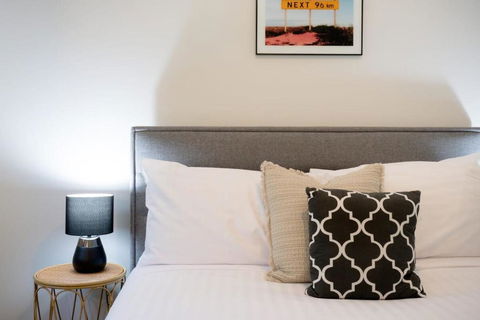 Homely Unit Located Near The City With Parking And Wifi - Sydney 4u 1
