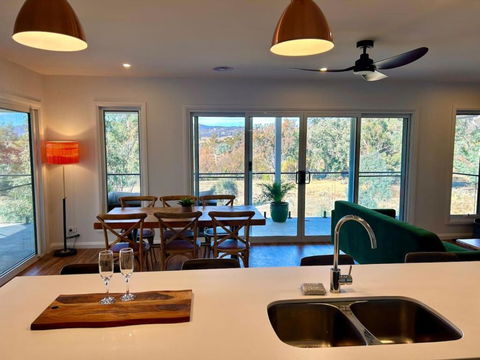 House On The Hill - Sydney 4u 0