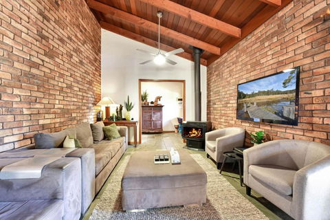 Hunter Valley Kangaroo Retreat With 60 Kangaroos - Sydney 4u 2