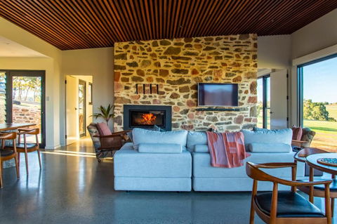 Hutton Vale Farm JHA Stone Cellar - Sydney 4u 3