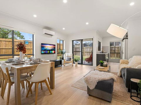 Ideal For Getaway - 3BR Home - Sydney 4u 2